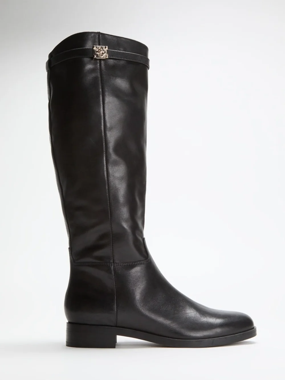 The GUESS Zoro riding boot is a beautiful silhouette Size 7m